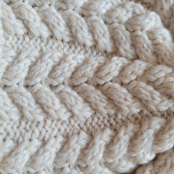 Ivory Ella Womens Beige Cable Knit Pom-Pom Beanie - Picture 3 of 7